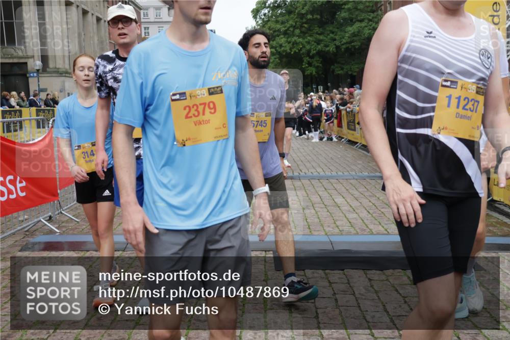 13.09.2026 - Kiel Lauf Yannick Fuchs http://msf.ph/oto/10487869 13.09.2026 10:31:15 Ziel 227, 1834, 2256, 4771, 5035, 5251, 5612, 7024, 7330, 7402, 7863, 10780, 419, 967, 1187, 1574, 1726, 3298, 4933, 5268, 6291, 6450, 8862, 9866, 9868, 9919, 10543, 11040, 11669, 12566, 866, 1196, 1300, 3231, 3727, 4234, 4446, 5813, 5991, 7335, 7834, 8496, 8645, 8761, 9225, 10489, 11329, 457, 2149, 2379, 2441, 4287, 5592, 5745, 6291, 8862, 9060, 10368, 11237 meine-sportfotos.de