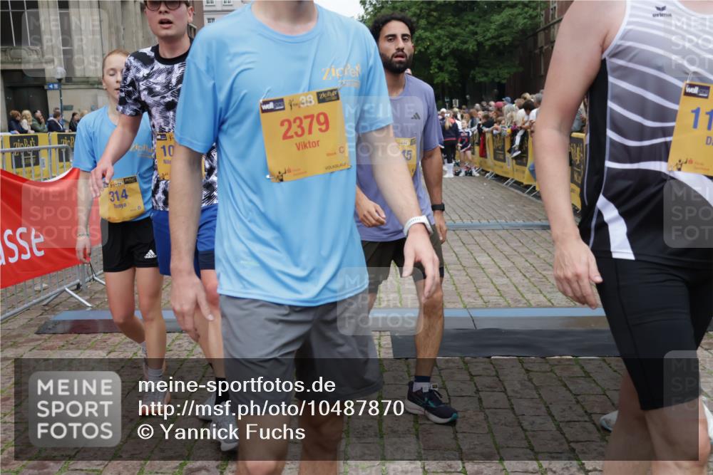 13.09.2026 - Kiel Lauf Yannick Fuchs http://msf.ph/oto/10487870 13.09.2026 10:31:15 Ziel 227, 1834, 2256, 4771, 5035, 5251, 5612, 7024, 7330, 7402, 7863, 10780, 419, 967, 1187, 1574, 1726, 3298, 4933, 5268, 6291, 6450, 8862, 9866, 9868, 9919, 10543, 11040, 11669, 12566, 866, 1196, 1300, 3231, 3727, 4234, 4446, 5813, 5991, 7335, 7834, 8496, 8645, 8761, 9225, 10489, 11329, 457, 2149, 2379, 2441, 4287, 5592, 5745, 6291, 8862, 9060, 10368, 11237 meine-sportfotos.de