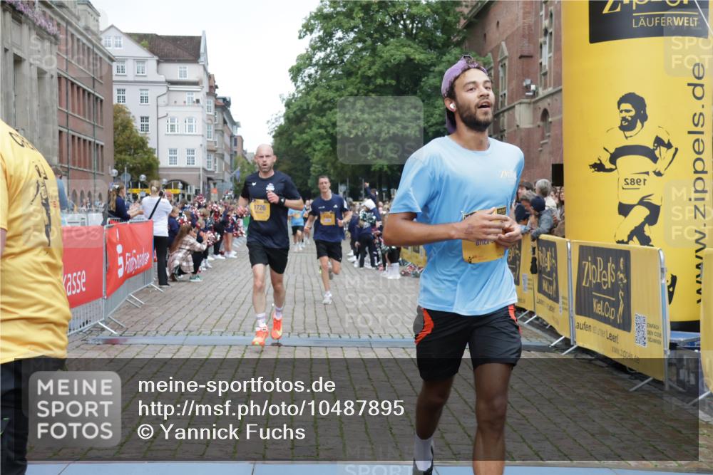 13.09.2026 - Kiel Lauf Yannick Fuchs http://msf.ph/oto/10487895 13.09.2026 10:31:25 Ziel 227, 1196, 3231, 3727, 4446, 5251, 5813, 7335, 7402, 7834, 7863, 8496, 10780, 11329, 419, 967, 1187, 1574, 1726, 1834, 2256, 3298, 4771, 4933, 5035, 5251, 5612, 6450, 7024, 7330, 9919, 10543, 10780, 11040, 11669, 866, 900, 1076, 1300, 1626, 1981, 4234, 4616, 5071, 5868, 5870, 5991, 6045, 6220, 7476, 7749, 8531, 8645, 8761, 9225, 10489, 12361, 1574, 1726, 5268, 9866, 9868, 10543, 12566 meine-sportfotos.de