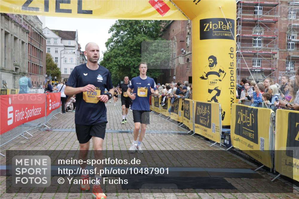 13.09.2026 - Kiel Lauf Yannick Fuchs http://msf.ph/oto/10487901 13.09.2026 10:31:27 Ziel 866, 1196, 3231, 3727, 4446, 5813, 7335, 7402, 7834, 7863, 8496, 8645, 8761, 10489, 11329, 227, 419, 967, 1187, 1574, 1834, 2256, 3298, 4771, 4933, 5035, 5251, 5612, 6450, 7024, 7330, 9919, 10543, 10780, 11040, 11669, 900, 1076, 1300, 1626, 1981, 4234, 4616, 5071, 5134, 5868, 5870, 5991, 6045, 6220, 6985, 7375, 7476, 7749, 8531, 9225, 12028, 12361, 1574, 1726, 5268, 9866, 9868, 10543, 12566 meine-sportfotos.de