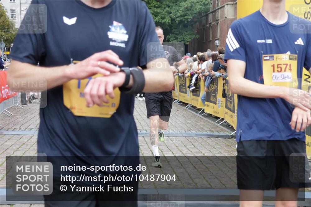 13.09.2026 - Kiel Lauf Yannick Fuchs http://msf.ph/oto/10487904 13.09.2026 10:31:28 Ziel 866, 1196, 1300, 3231, 3727, 4446, 5813, 5991, 7335, 7402, 7834, 7863, 8496, 8645, 8761, 10489, 11329, 227, 419, 967, 1187, 1834, 2256, 3298, 4771, 4933, 5035, 5251, 5612, 6450, 7024, 7330, 9919, 10543, 10780, 11040, 11669, 900, 1076, 1626, 1981, 4234, 4616, 5071, 5134, 5868, 5870, 6045, 6220, 6985, 7375, 7476, 7749, 8531, 9225, 10768, 12028, 12361, 1574, 1726, 3298, 4933, 6450, 9866, 9868, 10543, 12566 meine-sportfotos.de