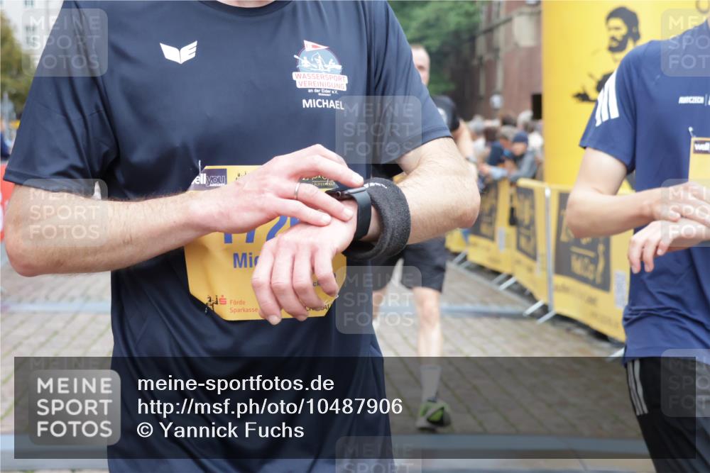 13.09.2026 - Kiel Lauf Yannick Fuchs http://msf.ph/oto/10487906 13.09.2026 10:31:28 Ziel 866, 1196, 1300, 3231, 3727, 4446, 5813, 5991, 7335, 7402, 7834, 7863, 8496, 8645, 8761, 10489, 11329, 227, 419, 967, 1187, 1834, 2256, 3298, 4771, 4933, 5035, 5251, 5612, 6450, 7024, 7330, 9919, 10543, 10780, 11040, 11669, 900, 1076, 1626, 1981, 4234, 4616, 5071, 5134, 5868, 5870, 6045, 6220, 6985, 7375, 7476, 7749, 8531, 9225, 10768, 12028, 12361, 1574, 1726, 3298, 4933, 6450, 9866, 9868, 10543, 12566 meine-sportfotos.de