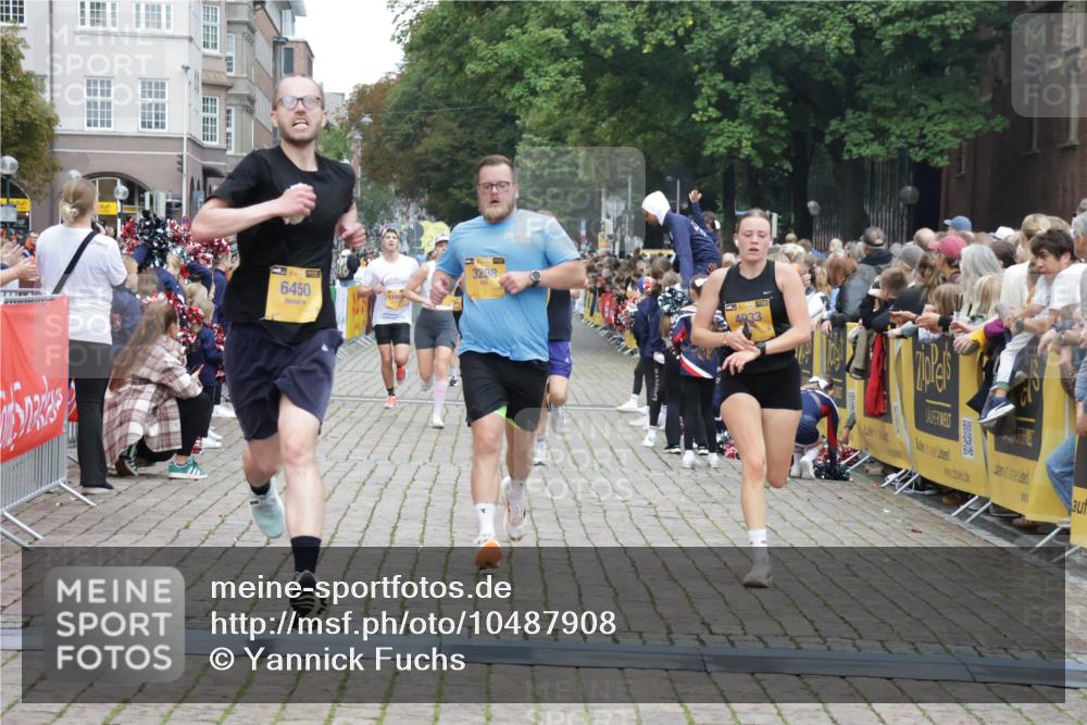 13.09.2026 - Kiel Lauf Yannick Fuchs http://msf.ph/oto/10487908 13.09.2026 10:31:30 Ziel 866, 1196, 1300, 3231, 3727, 4234, 4446, 5813, 5991, 7335, 7834, 8496, 8645, 8761, 9225, 10489, 11329, 227, 419, 967, 1187, 1834, 2256, 3298, 4771, 4933, 5035, 5251, 5612, 6450, 7024, 7330, 7402, 7863, 9919, 10780, 11040, 11669, 900, 1076, 1626, 1981, 4616, 5071, 5134, 5868, 5870, 6045, 6220, 6985, 7375, 7476, 7749, 8531, 9438, 10768, 11193, 12028, 12361, 1574, 1726, 3298, 4933, 6450, 10543, 12566 meine-sportfotos.de