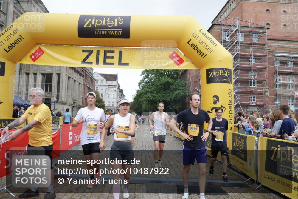 13.09.2026 - Kiel Lauf Yannick Fuchs http://msf.ph/oto/10487922 13.09.2026 10:31:37 Ziel 866, 900, 1076, 1196, 1300, 1626, 3231, 4234, 4616, 5071, 5868, 5870, 5991, 6045, 6220, 7476, 7749, 8531, 8645, 8761, 9225, 10489, 12361, 227, 967, 1834, 2256, 3231, 3727, 4446, 4771, 5035, 5251, 5612, 5813, 7024, 7330, 7335, 7402, 7834, 7863, 8496, 10780, 11329, 577, 1403, 1406, 1981, 2389, 4900, 5134, 6985, 7375, 8837, 8958, 9438, 10768, 11193, 12024, 12028, 12058, 419, 967, 1187, 3298, 4933, 6450, 9919, 11040, 11669 meine-sportfotos.de