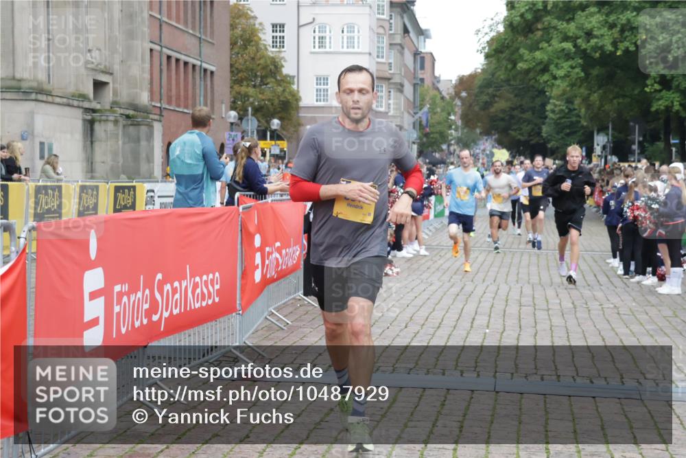 13.09.2026 - Kiel Lauf Yannick Fuchs http://msf.ph/oto/10487929 13.09.2026 10:31:42 Ziel 866, 900, 1076, 1300, 1626, 1981, 4234, 4616, 5071, 5134, 5868, 5870, 5991, 6045, 6220, 6985, 7375, 7476, 7749, 8531, 8645, 8761, 9225, 12028, 12361, 227, 866, 1196, 1834, 2256, 3231, 3727, 4446, 4771, 5035, 5251, 5612, 5813, 7024, 7330, 7335, 7402, 7834, 7863, 8496, 8645, 8761, 10489, 10780, 11329, 577, 1403, 1406, 2389, 2990, 4816, 4900, 8837, 8958, 9438, 10768, 11193, 12024, 12058, 12127, 419, 967, 1187, 5612, 11040, 11669 meine-sportfotos.de