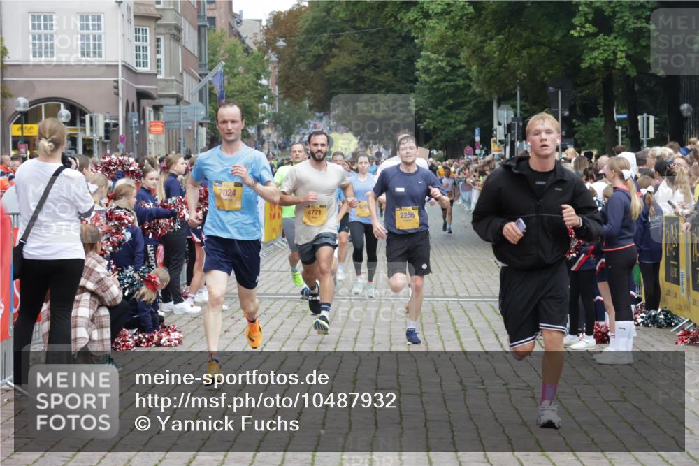 13.09.2026 - Kiel Lauf Yannick Fuchs http://msf.ph/oto/10487932 13.09.2026 10:31:44 Ziel 900, 1076, 1626, 1981, 4234, 4616, 5071, 5134, 5868, 5870, 6045, 6220, 6985, 7375, 7476, 7749, 8531, 9225, 10768, 12028, 12361, 227, 866, 1196, 1300, 1834, 2256, 3231, 3727, 4446, 4771, 5035, 5251, 5813, 5991, 7024, 7330, 7335, 7402, 7834, 7863, 8496, 8645, 8761, 10489, 10780, 11329, 520, 577, 1403, 1406, 2389, 2990, 4816, 4900, 8837, 8958, 9438, 11193, 11722, 11927, 12024, 12058, 12127, 967, 2256, 4771, 5612, 7024, 7330 meine-sportfotos.de