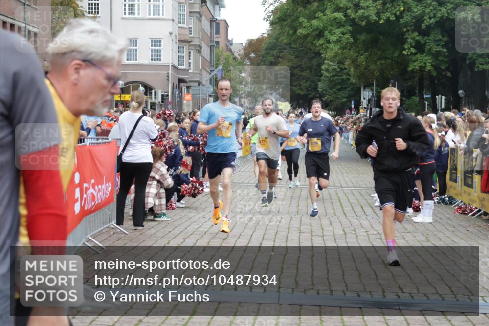 13.09.2026 - Kiel Lauf Yannick Fuchs http://msf.ph/oto/10487934 13.09.2026 10:31:44 Ziel 900, 1076, 1626, 1981, 4234, 4616, 5071, 5134, 5868, 5870, 6045, 6220, 6985, 7375, 7476, 7749, 8531, 9225, 10768, 12028, 12361, 227, 866, 1196, 1300, 1834, 2256, 3231, 3727, 4446, 4771, 5035, 5251, 5813, 5991, 7024, 7330, 7335, 7402, 7834, 7863, 8496, 8645, 8761, 10489, 10780, 11329, 520, 577, 1403, 1406, 2389, 2990, 4816, 4900, 8837, 8958, 9438, 11193, 11722, 11927, 12024, 12058, 12127, 967, 2256, 4771, 5612, 7024, 7330 meine-sportfotos.de
