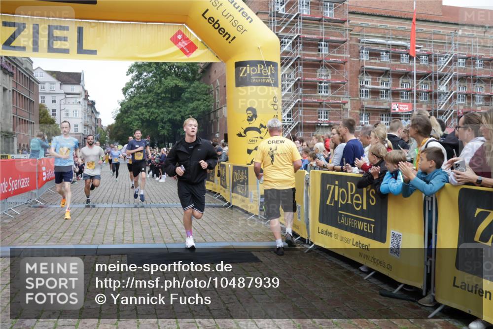 13.09.2026 - Kiel Lauf Yannick Fuchs http://msf.ph/oto/10487939 13.09.2026 10:31:47 Ziel 900, 1076, 1626, 1981, 4616, 5071, 5134, 5868, 5870, 6045, 6220, 6985, 7375, 7476, 7749, 8531, 8837, 9438, 10768, 11193, 12028, 227, 866, 1196, 1300, 1834, 2256, 3231, 3727, 4234, 4446, 4771, 5035, 5251, 5813, 5991, 7024, 7335, 7402, 7749, 7834, 7863, 8496, 8645, 8761, 9225, 10489, 10780, 11329, 12361, 153, 520, 577, 1239, 1403, 1406, 2389, 2990, 4816, 4900, 4903, 5965, 8958, 11722, 11927, 11975, 12024, 12058, 12127, 1834, 2256, 4771, 5035, 5251, 5612, 7024, 7330 meine-sportfotos.de