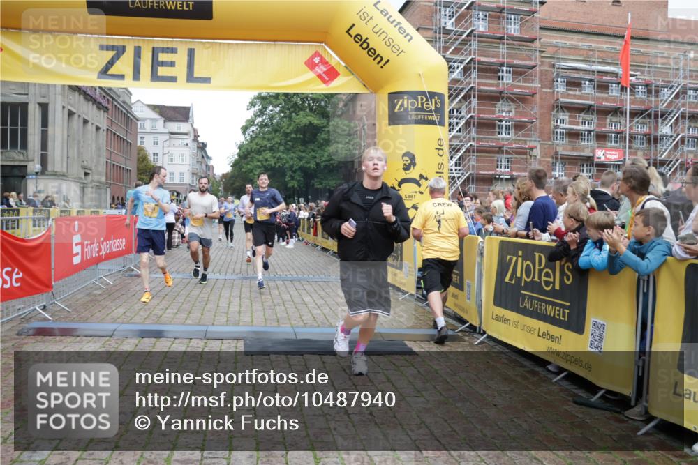 13.09.2026 - Kiel Lauf Yannick Fuchs http://msf.ph/oto/10487940 13.09.2026 10:31:47 Ziel 900, 1076, 1626, 1981, 4616, 5071, 5134, 5868, 5870, 6045, 6220, 6985, 7375, 7476, 7749, 8531, 8837, 9438, 10768, 11193, 12028, 227, 866, 1196, 1300, 1834, 2256, 3231, 3727, 4234, 4446, 4771, 5035, 5251, 5813, 5991, 7024, 7335, 7402, 7749, 7834, 7863, 8496, 8645, 8761, 9225, 10489, 10780, 11329, 12361, 153, 520, 577, 1239, 1403, 1406, 2389, 2990, 4816, 4900, 4903, 5965, 8958, 11722, 11927, 11975, 12024, 12058, 12127, 1834, 2256, 4771, 5035, 5251, 5612, 7024, 7330 meine-sportfotos.de