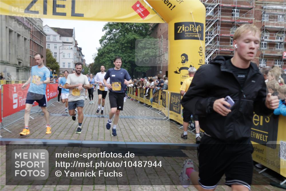 13.09.2026 - Kiel Lauf Yannick Fuchs http://msf.ph/oto/10487944 13.09.2026 10:31:48 Ziel 900, 1076, 1626, 1981, 4616, 5071, 5134, 5868, 5870, 6045, 6220, 6985, 7375, 7476, 8531, 8837, 9438, 10768, 11193, 12028, 12058, 227, 866, 1076, 1196, 1300, 1834, 3231, 3727, 4234, 4446, 5035, 5251, 5813, 5991, 7335, 7402, 7476, 7749, 7834, 7863, 8496, 8645, 8761, 9225, 10489, 10780, 11329, 12361, 153, 520, 577, 1239, 1403, 1406, 2389, 2990, 4816, 4900, 4903, 5965, 8465, 8958, 11722, 11927, 11975, 12024, 12127, 227, 1834, 2256, 4771, 5035, 5251, 5612, 7024, 7330 meine-sportfotos.de
