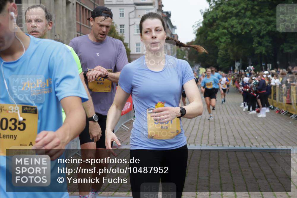 13.09.2026 - Kiel Lauf Yannick Fuchs http://msf.ph/oto/10487952 13.09.2026 10:31:52 Ziel 577, 900, 1403, 1406, 1981, 2389, 4900, 5134, 5870, 6220, 6985, 7375, 8531, 8837, 8958, 9438, 10768, 11193, 12024, 12028, 12058, 866, 900, 1076, 1196, 1300, 1626, 3231, 3727, 4234, 4446, 4616, 5071, 5813, 5868, 5870, 5991, 6045, 6220, 7335, 7402, 7476, 7749, 7834, 7863, 8496, 8531, 8645, 8761, 9225, 10489, 11329, 12361, 153, 520, 1239, 2716, 2990, 4816, 4903, 5965, 8465, 8489, 10087, 10981, 11416, 11722, 11927, 11975, 12127, 227, 1834, 2256, 4771, 5035, 5251, 7024, 7330 meine-sportfotos.de