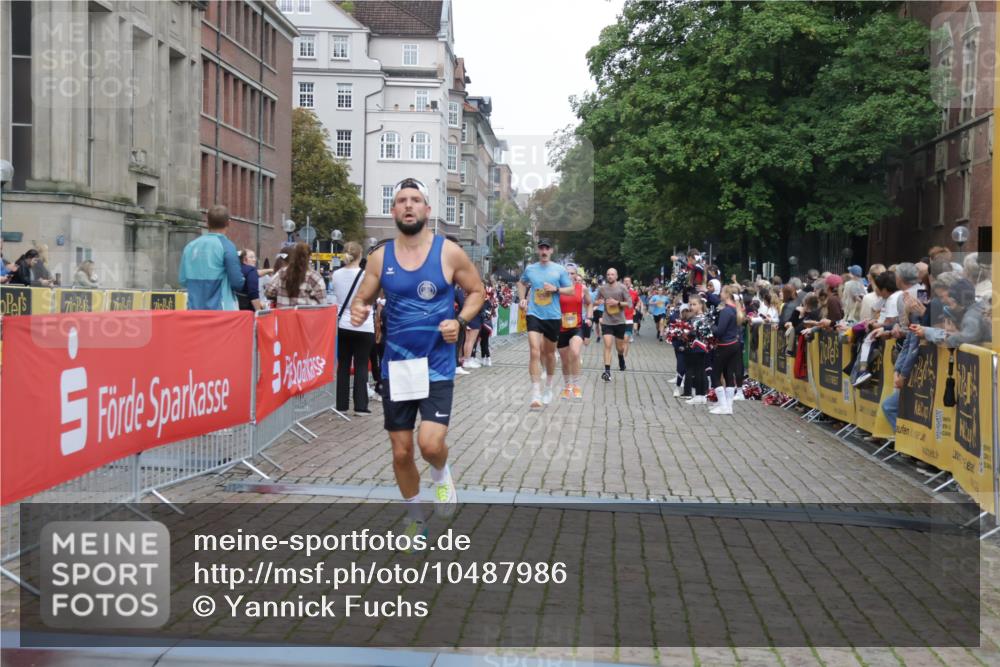 13.09.2026 - Kiel Lauf Yannick Fuchs http://msf.ph/oto/10487986 13.09.2026 10:32:02 Ziel 153, 520, 577, 1239, 1403, 1406, 2389, 2990, 4816, 4900, 4903, 5965, 8837, 8958, 11722, 11927, 11975, 12024, 12058, 12127, 866, 900, 1076, 1196, 1300, 1626, 1981, 3231, 4234, 4616, 5071, 5134, 5868, 5870, 5991, 6045, 6220, 6985, 7375, 7476, 7749, 8531, 8645, 8761, 8837, 9225, 9438, 10489, 10768, 11193, 12028, 12361, 524, 2716, 3353, 3570, 4079, 7790, 8376, 8465, 8489, 10087, 10981, 11416, 11451, 12761, 1196, 3231, 3727, 4446, 7834, 8496 meine-sportfotos.de