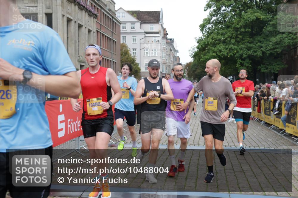 13.09.2026 - Kiel Lauf Yannick Fuchs http://msf.ph/oto/10488004 13.09.2026 10:32:08 Ziel 153, 520, 1239, 2716, 2990, 4816, 4903, 5965, 8465, 8489, 10087, 10981, 11416, 11722, 11927, 11975, 12127, 577, 900, 1076, 1300, 1403, 1406, 1626, 1981, 2389, 4234, 4616, 4900, 5071, 5134, 5868, 5870, 5991, 6045, 6220, 6985, 7375, 7476, 7749, 8531, 8837, 8958, 9225, 9438, 10768, 11193, 12024, 12028, 12058, 12361, 524, 3170, 3353, 3570, 3923, 4079, 4349, 6435, 7790, 8376, 8878, 11451, 11612, 12071, 12367, 12761, 866, 1196, 1300, 3231, 4234 meine-sportfotos.de