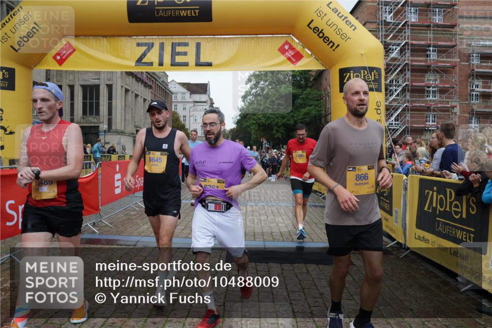 13.09.2026 - Kiel Lauf Yannick Fuchs http://msf.ph/oto/10488009 13.09.2026 10:32:09 Ziel 153, 520, 1239, 2716, 2990, 3353, 4816, 4903, 5965, 8465, 8489, 10087, 10981, 11416, 11722, 11927, 11975, 12127, 577, 900, 1076, 1403, 1406, 1626, 1981, 2389, 4234, 4616, 4900, 5071, 5134, 5868, 5870, 6045, 6220, 6985, 7375, 7476, 7749, 8531, 8837, 8958, 9225, 9438, 10768, 11193, 12024, 12028, 12058, 12361, 524, 3170, 3570, 3923, 4079, 4349, 6435, 7790, 8376, 8878, 11451, 11612, 12071, 12367, 12761, 866, 1196, 1300, 3231, 4234 meine-sportfotos.de
