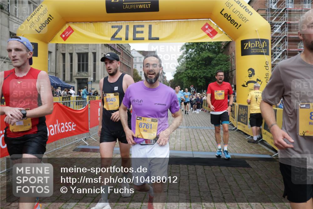 13.09.2026 - Kiel Lauf Yannick Fuchs http://msf.ph/oto/10488012 13.09.2026 10:32:10 Ziel 153, 520, 1239, 2716, 2990, 3353, 4816, 4903, 5965, 8465, 8489, 10087, 10981, 11416, 11722, 11927, 11975, 12127, 577, 900, 1076, 1403, 1406, 1626, 1981, 2389, 4234, 4616, 4816, 4900, 5071, 5134, 5868, 5870, 6045, 6220, 6985, 7375, 7476, 7749, 8531, 8837, 8958, 9225, 9438, 10768, 11193, 12024, 12028, 12058, 12361, 524, 3170, 3570, 3923, 4079, 4349, 4512, 6435, 7790, 8376, 8878, 11451, 11612, 12071, 12367, 12761, 866, 1076, 1196, 1300, 4234 meine-sportfotos.de