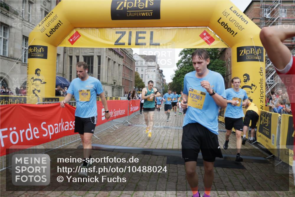 13.09.2026 - Kiel Lauf Yannick Fuchs http://msf.ph/oto/10488024 13.09.2026 10:32:13 Ziel 153, 520, 1239, 2716, 3353, 3570, 4079, 4903, 5965, 8376, 8465, 8489, 10087, 10981, 11416, 11722, 11927, 11975, 12761, 520, 577, 900, 1076, 1403, 1406, 1626, 1981, 2389, 2990, 4616, 4816, 4900, 5071, 5134, 5868, 5870, 6045, 6220, 6985, 7375, 7476, 8531, 8837, 8958, 9438, 10768, 11193, 12024, 12028, 12058, 12127, 524, 3170, 3923, 4236, 4349, 4512, 6435, 7790, 8878, 11299, 11319, 11451, 11612, 12071, 12367, 866, 1076, 1300, 1626, 4234, 4616, 5071, 5868 meine-sportfotos.de
