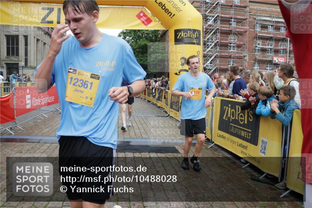 13.09.2026 - Kiel Lauf Yannick Fuchs http://msf.ph/oto/10488028 13.09.2026 10:32:13 Ziel 153, 520, 1239, 2716, 3353, 3570, 4079, 4903, 5965, 8376, 8465, 8489, 10087, 10981, 11416, 11722, 11927, 11975, 12761, 520, 577, 900, 1076, 1403, 1406, 1626, 1981, 2389, 2990, 4616, 4816, 4900, 5071, 5134, 5868, 5870, 6045, 6220, 6985, 7375, 7476, 8531, 8837, 8958, 9438, 10768, 11193, 12024, 12028, 12058, 12127, 524, 3170, 3923, 4236, 4349, 4512, 6435, 7790, 8878, 11299, 11319, 11451, 11612, 12071, 12367, 866, 1076, 1300, 1626, 4234, 4616, 5071, 5868 meine-sportfotos.de