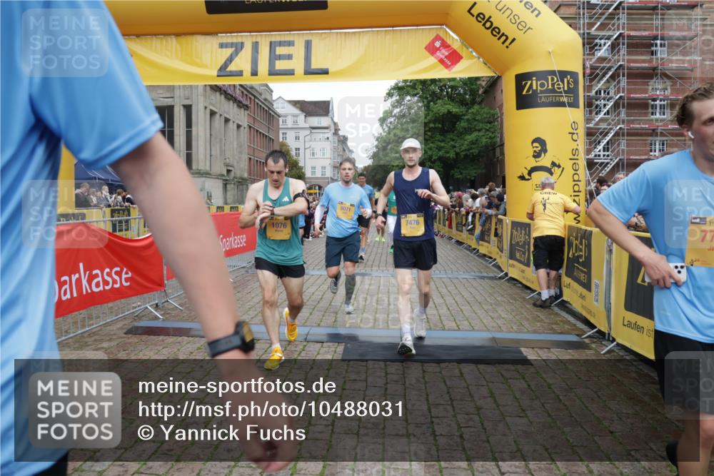 13.09.2026 - Kiel Lauf Yannick Fuchs http://msf.ph/oto/10488031 13.09.2026 10:32:14 Ziel 153, 1239, 2716, 3353, 3570, 4079, 4903, 5965, 7790, 8376, 8465, 8489, 10087, 10981, 11416, 11722, 11927, 11975, 12761, 520, 577, 900, 1403, 1406, 1626, 1981, 2389, 2990, 4616, 4816, 4900, 5071, 5134, 5868, 5870, 6045, 6220, 6985, 7375, 8531, 8837, 8958, 9438, 10768, 11193, 11722, 11927, 12024, 12028, 12058, 12127, 524, 3170, 3923, 4236, 4349, 4512, 6435, 8033, 8878, 9123, 11299, 11319, 11451, 11612, 12071, 12367, 866, 900, 1076, 1300, 1626, 4234, 4616, 5071, 5868, 5870 meine-sportfotos.de
