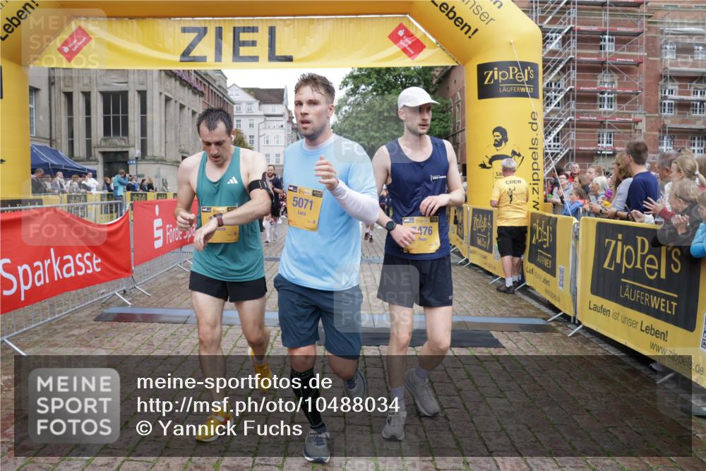 13.09.2026 - Kiel Lauf Yannick Fuchs http://msf.ph/oto/10488034 13.09.2026 10:32:15 Ziel 153, 1239, 2716, 3353, 3570, 4079, 4903, 5965, 7790, 8376, 8465, 8489, 10087, 10981, 11416, 11975, 12761, 520, 577, 900, 1403, 1406, 1626, 1981, 2389, 2990, 4616, 4816, 4900, 5134, 5868, 5870, 6045, 6220, 6985, 7375, 8531, 8837, 8958, 9438, 10768, 11193, 11722, 11927, 12024, 12028, 12058, 12127, 524, 1393, 3170, 3923, 4236, 4349, 4512, 6435, 8033, 8683, 8878, 9123, 11299, 11319, 11451, 11612, 12071, 12367, 900, 1076, 1300, 1626, 4234, 4616, 5071, 5868, 5870 meine-sportfotos.de