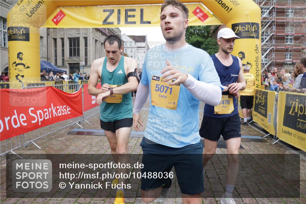 13.09.2026 - Kiel Lauf Yannick Fuchs http://msf.ph/oto/10488036 13.09.2026 10:32:16 Ziel 153, 524, 1239, 2716, 3353, 3570, 4079, 4903, 5965, 7790, 8376, 8465, 8489, 10087, 10981, 11416, 11975, 12761, 153, 520, 577, 900, 1239, 1403, 1406, 1626, 1981, 2389, 2990, 4616, 4816, 4900, 5134, 5868, 5870, 6045, 6220, 6985, 7375, 8531, 8837, 8958, 9438, 10768, 11193, 11722, 11927, 12024, 12028, 12058, 12127, 1393, 3170, 3923, 4236, 4349, 4512, 6435, 8033, 8683, 8878, 9123, 11299, 11319, 11451, 11612, 12071, 12367, 900, 1076, 1626, 1981, 4234, 4616, 5071, 5868, 5870 meine-sportfotos.de