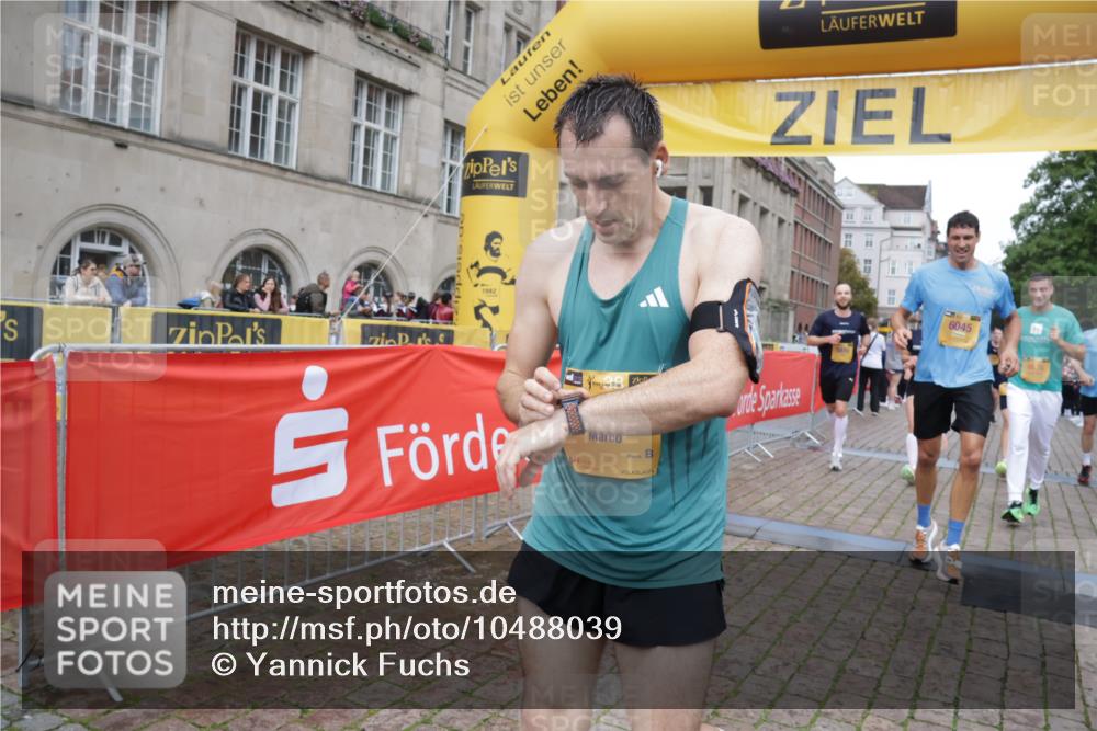 13.09.2026 - Kiel Lauf Yannick Fuchs http://msf.ph/oto/10488039 13.09.2026 10:32:16 Ziel 153, 524, 1239, 2716, 3353, 3570, 4079, 4903, 5965, 7790, 8376, 8465, 8489, 10087, 10981, 11416, 11975, 12761, 153, 520, 577, 900, 1239, 1403, 1406, 1626, 1981, 2389, 2990, 4616, 4816, 4900, 5134, 5868, 5870, 6045, 6220, 6985, 7375, 8531, 8837, 8958, 9438, 10768, 11193, 11722, 11927, 12024, 12028, 12058, 12127, 1393, 3170, 3923, 4236, 4349, 4512, 6435, 8033, 8683, 8878, 9123, 11299, 11319, 11451, 11612, 12071, 12367, 900, 1076, 1626, 1981, 4234, 4616, 5071, 5868, 5870 meine-sportfotos.de