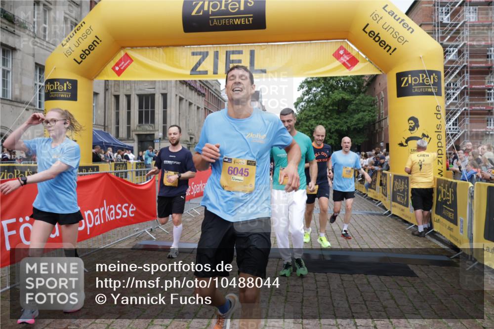 13.09.2026 - Kiel Lauf Yannick Fuchs http://msf.ph/oto/10488044 13.09.2026 10:32:17 Ziel 524, 2716, 3353, 3570, 4079, 4903, 5965, 7790, 8376, 8465, 8489, 10087, 10981, 11416, 11451, 11975, 12761, 153, 520, 577, 900, 1239, 1403, 1406, 1981, 2389, 2990, 4816, 4900, 4903, 5134, 5870, 5965, 6220, 6985, 7375, 8531, 8837, 8958, 9438, 10768, 11193, 11722, 11927, 11975, 12024, 12028, 12058, 12127, 1393, 3170, 3923, 4236, 4349, 4512, 6435, 8033, 8683, 8878, 9123, 11299, 11319, 11612, 12071, 12367, 900, 1076, 1626, 1981, 4234, 4616, 5071, 5868, 5870 meine-sportfotos.de