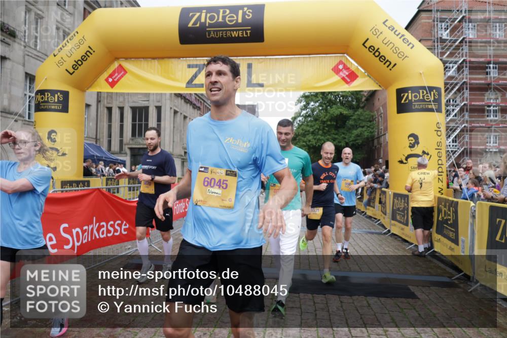 13.09.2026 - Kiel Lauf Yannick Fuchs http://msf.ph/oto/10488045 13.09.2026 10:32:18 Ziel 524, 2716, 3353, 3570, 3923, 4079, 7790, 8376, 8465, 8489, 8878, 10087, 10981, 11416, 11451, 11612, 12761, 153, 520, 577, 1239, 1403, 1406, 1981, 2389, 2990, 4816, 4900, 4903, 5134, 5965, 6985, 7375, 8465, 8837, 8958, 9438, 10768, 11193, 11722, 11927, 11975, 12024, 12028, 12058, 12127, 1393, 3170, 4236, 4349, 4512, 6435, 8033, 8683, 9123, 11299, 11319, 12071, 12367, 900, 1076, 1626, 1981, 4616, 5071, 5868, 5870, 6985, 7375 meine-sportfotos.de