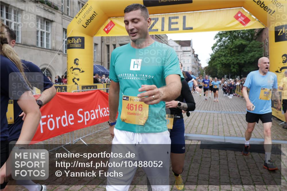 13.09.2026 - Kiel Lauf Yannick Fuchs http://msf.ph/oto/10488052 13.09.2026 10:32:19 Ziel 524, 2716, 3353, 3570, 3923, 4079, 4349, 7790, 8376, 8489, 8878, 10087, 10981, 11416, 11451, 11612, 12761, 153, 520, 577, 1239, 1403, 1406, 1981, 2389, 2990, 4816, 4900, 4903, 5134, 5965, 6985, 7375, 8465, 8837, 8958, 9438, 10087, 10768, 11193, 11416, 11722, 11927, 11975, 12024, 12028, 12058, 12127, 870, 1393, 3170, 4236, 4512, 6435, 8033, 8621, 8683, 9123, 11299, 11319, 12071, 12367, 900, 1076, 1626, 1981, 4616, 5071, 5134, 5868, 5870, 6985, 7375 meine-sportfotos.de