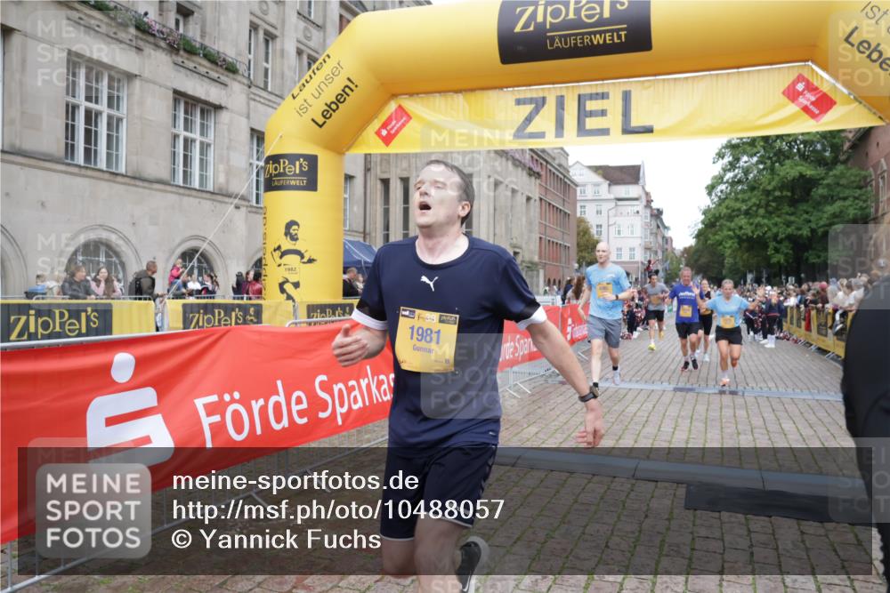 13.09.2026 - Kiel Lauf Yannick Fuchs http://msf.ph/oto/10488057 13.09.2026 10:32:20 Ziel 524, 2716, 3353, 3570, 3923, 4079, 4349, 6435, 7790, 8376, 8489, 8878, 10981, 11451, 11612, 12761, 153, 520, 577, 1239, 1403, 1406, 2389, 2990, 4816, 4900, 4903, 5134, 5965, 6985, 7375, 8465, 8837, 8958, 9438, 10087, 10768, 10981, 11193, 11416, 11722, 11927, 11975, 12024, 12028, 12058, 12127, 870, 875, 1393, 3170, 4236, 4512, 8033, 8621, 8683, 9123, 11299, 11319, 12071, 12367, 900, 1076, 1626, 1981, 4616, 5071, 5134, 5868, 5870, 6985, 7375, 10768 meine-sportfotos.de