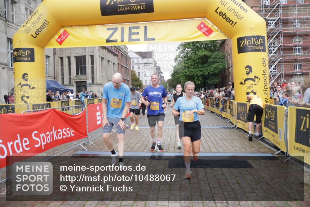 13.09.2026 - Kiel Lauf Yannick Fuchs http://msf.ph/oto/10488067 13.09.2026 10:32:22 Ziel 524, 3353, 3570, 3923, 4079, 4349, 6435, 7790, 8376, 8489, 8878, 11451, 11612, 12367, 12761, 153, 520, 577, 1239, 1403, 1406, 2389, 2716, 2990, 4816, 4900, 4903, 5134, 5965, 8465, 8489, 8837, 8958, 9438, 10087, 10768, 10981, 11193, 11416, 11722, 11927, 11975, 12024, 12028, 12058, 12127, 870, 875, 1393, 1612, 1801, 3170, 4236, 4512, 5721, 8033, 8621, 8683, 9123, 11299, 11319, 12071, 12353, 900, 1626, 1981, 4616, 5134, 5868, 5870, 6985, 7375, 9438, 10768 meine-sportfotos.de