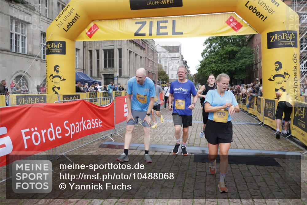 13.09.2026 - Kiel Lauf Yannick Fuchs http://msf.ph/oto/10488068 13.09.2026 10:32:23 Ziel 524, 3170, 3353, 3570, 3923, 4079, 4349, 6435, 7790, 8376, 8878, 11451, 11612, 12071, 12367, 12761, 153, 520, 577, 1239, 1403, 1406, 2389, 2716, 2990, 4816, 4900, 4903, 5965, 8465, 8489, 8837, 8958, 9438, 10087, 10768, 10981, 11193, 11416, 11722, 11927, 11975, 12024, 12058, 12127, 870, 875, 1393, 1612, 1801, 4236, 4512, 5721, 8033, 8621, 8683, 9123, 11299, 11319, 12353, 900, 1626, 1981, 4616, 5134, 5868, 5870, 6985, 7375, 9438, 10768 meine-sportfotos.de