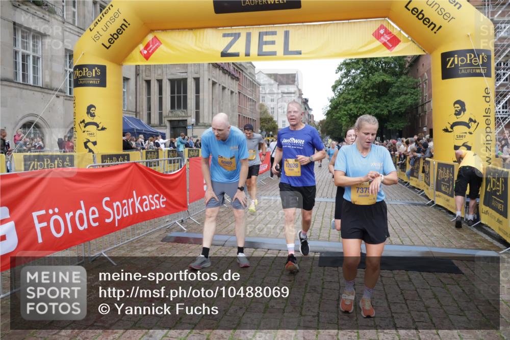 13.09.2026 - Kiel Lauf Yannick Fuchs http://msf.ph/oto/10488069 13.09.2026 10:32:23 Ziel 524, 3170, 3353, 3570, 3923, 4079, 4349, 6435, 7790, 8376, 8878, 11451, 11612, 12071, 12367, 12761, 153, 520, 577, 1239, 1403, 1406, 2389, 2716, 2990, 4816, 4900, 4903, 5965, 8465, 8489, 8837, 8958, 9438, 10087, 10768, 10981, 11193, 11416, 11722, 11927, 11975, 12024, 12058, 12127, 870, 875, 1393, 1612, 1801, 4236, 4512, 5721, 8033, 8621, 8683, 9123, 11299, 11319, 12353, 900, 1626, 1981, 4616, 5134, 5868, 5870, 6985, 7375, 9438, 10768 meine-sportfotos.de