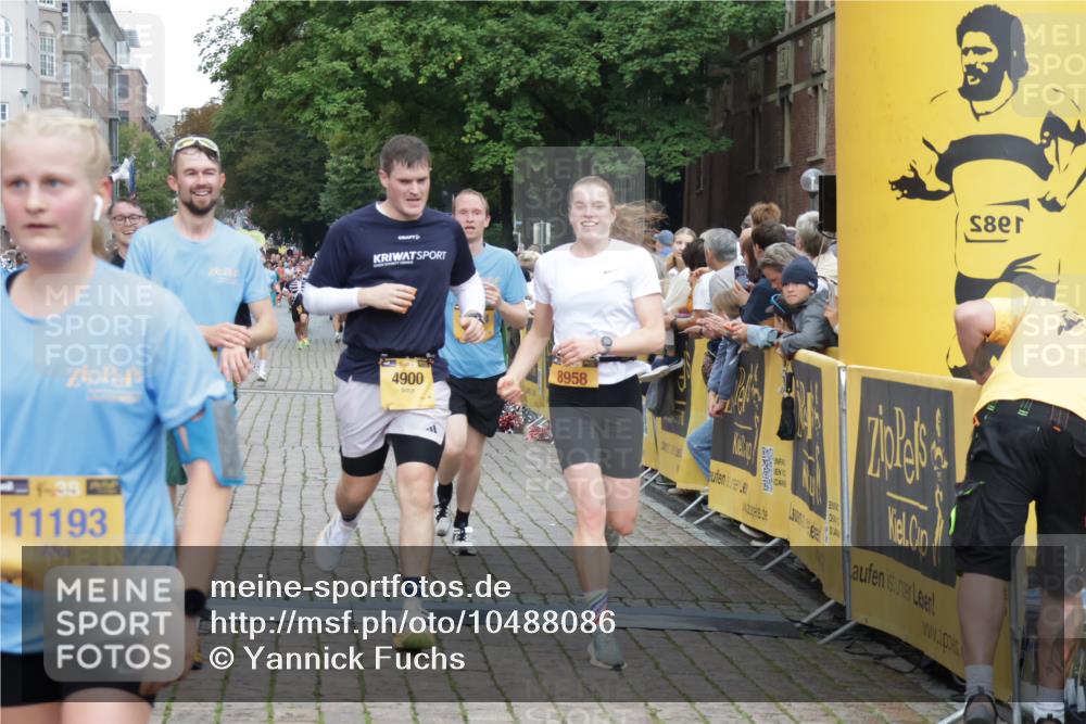 13.09.2026 - Kiel Lauf Yannick Fuchs http://msf.ph/oto/10488086 13.09.2026 10:32:29 Ziel 524, 3170, 3923, 4236, 4349, 4512, 6435, 7790, 8033, 8878, 9123, 11299, 11319, 11451, 11612, 12071, 12367, 153, 520, 577, 1239, 1403, 1406, 2389, 2716, 2990, 3353, 3570, 4079, 4816, 4900, 4903, 5965, 7790, 8376, 8465, 8489, 8958, 10087, 10981, 11416, 11722, 11927, 11975, 12024, 12127, 12761, 342, 870, 875, 1393, 1612, 1801, 4393, 4963, 5721, 6337, 7471, 7650, 8621, 8683, 10338, 11597, 12353, 12728, 577, 1403, 1406, 2389, 4900, 5134, 8837, 8958, 9438, 10768 meine-sportfotos.de