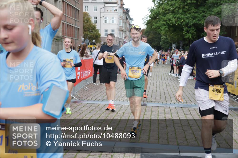 13.09.2026 - Kiel Lauf Yannick Fuchs http://msf.ph/oto/10488093 13.09.2026 10:32:31 Ziel 524, 1393, 3170, 3923, 4236, 4349, 4512, 6435, 8033, 8683, 8878, 9123, 11299, 11319, 11451, 11612, 12071, 12367, 153, 520, 524, 577, 1239, 1403, 2716, 2990, 3353, 3570, 4079, 4816, 4903, 5965, 7790, 8376, 8465, 8489, 10087, 10981, 11416, 11722, 11927, 11975, 12127, 12761, 342, 870, 875, 1612, 1801, 4393, 4963, 5721, 6337, 7471, 7650, 8621, 10338, 11597, 12353, 12728, 577, 1403, 1406, 2389, 4900, 8837, 8958, 9438 meine-sportfotos.de