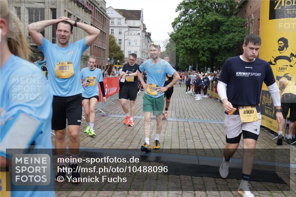 13.09.2026 - Kiel Lauf Yannick Fuchs http://msf.ph/oto/10488096 13.09.2026 10:32:31 Ziel 524, 1393, 3170, 3923, 4236, 4349, 4512, 6435, 8033, 8683, 8878, 9123, 11299, 11319, 11451, 11612, 12071, 12367, 153, 520, 524, 577, 1239, 1403, 2716, 2990, 3353, 3570, 4079, 4816, 4903, 5965, 7790, 8376, 8465, 8489, 10087, 10981, 11416, 11722, 11927, 11975, 12127, 12761, 342, 870, 875, 1612, 1801, 4393, 4963, 5721, 6337, 7471, 7650, 8621, 10338, 11597, 12353, 12728, 577, 1403, 1406, 2389, 4900, 8837, 8958, 9438 meine-sportfotos.de