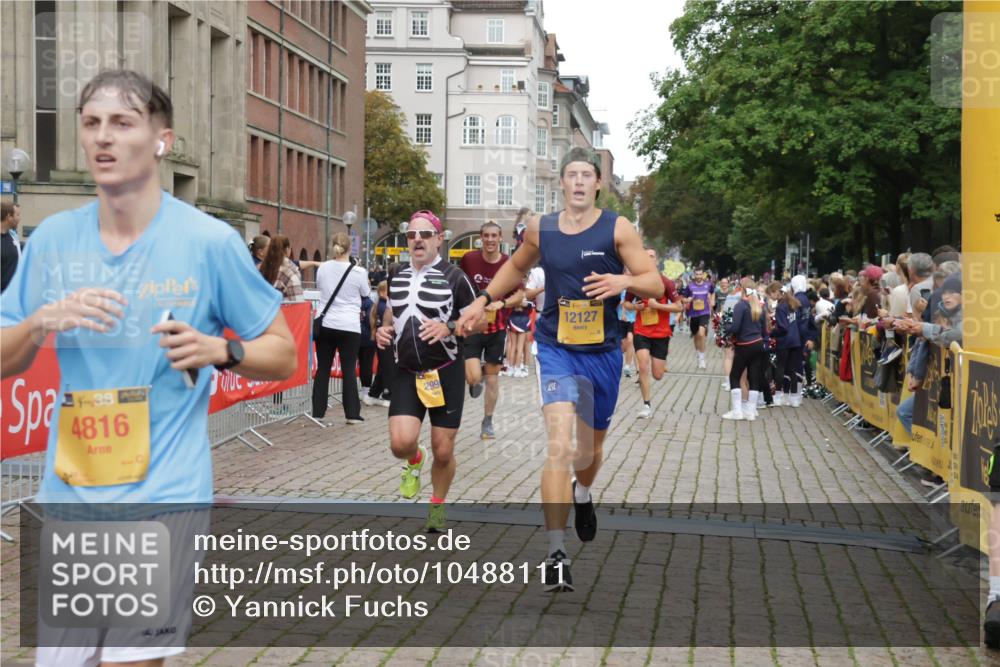 13.09.2026 - Kiel Lauf Yannick Fuchs http://msf.ph/oto/10488111 13.09.2026 10:32:37 Ziel 870, 875, 1393, 1612, 1801, 3170, 4236, 4512, 5721, 8033, 8621, 8683, 9123, 11299, 11319, 12071, 12353, 153, 520, 524, 1239, 2716, 2990, 3353, 3570, 3923, 4079, 4349, 4903, 5965, 6435, 7790, 8376, 8465, 8489, 8878, 10087, 10981, 11416, 11451, 11612, 11722, 11927, 11975, 12127, 12367, 12761, 32, 342, 1467, 3327, 4393, 4963, 6337, 7471, 7650, 9222, 9879, 10338, 11597, 12728, 520, 577, 1403, 1406, 2389, 2990, 4816, 11722, 11927, 12127 meine-sportfotos.de