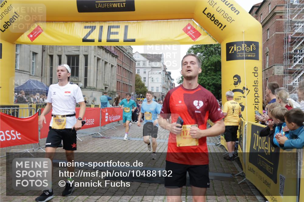 13.09.2026 - Kiel Lauf Yannick Fuchs http://msf.ph/oto/10488132 13.09.2026 10:32:41 Ziel 342, 870, 875, 1393, 1612, 1801, 4236, 4393, 4963, 5721, 7471, 7650, 8033, 8621, 8683, 9123, 11299, 11319, 11597, 12353, 12728, 153, 524, 1239, 2716, 3170, 3353, 3570, 3923, 4079, 4349, 4512, 4903, 5965, 6435, 7790, 8376, 8465, 8489, 8878, 10087, 10981, 11319, 11416, 11451, 11612, 11975, 12071, 12367, 12761, 32, 1467, 3327, 6337, 9222, 9879, 10338, 153, 520, 1239, 2990, 4816, 4903, 5965, 8465, 10087, 11416, 11722, 11927, 11975, 12127 meine-sportfotos.de
