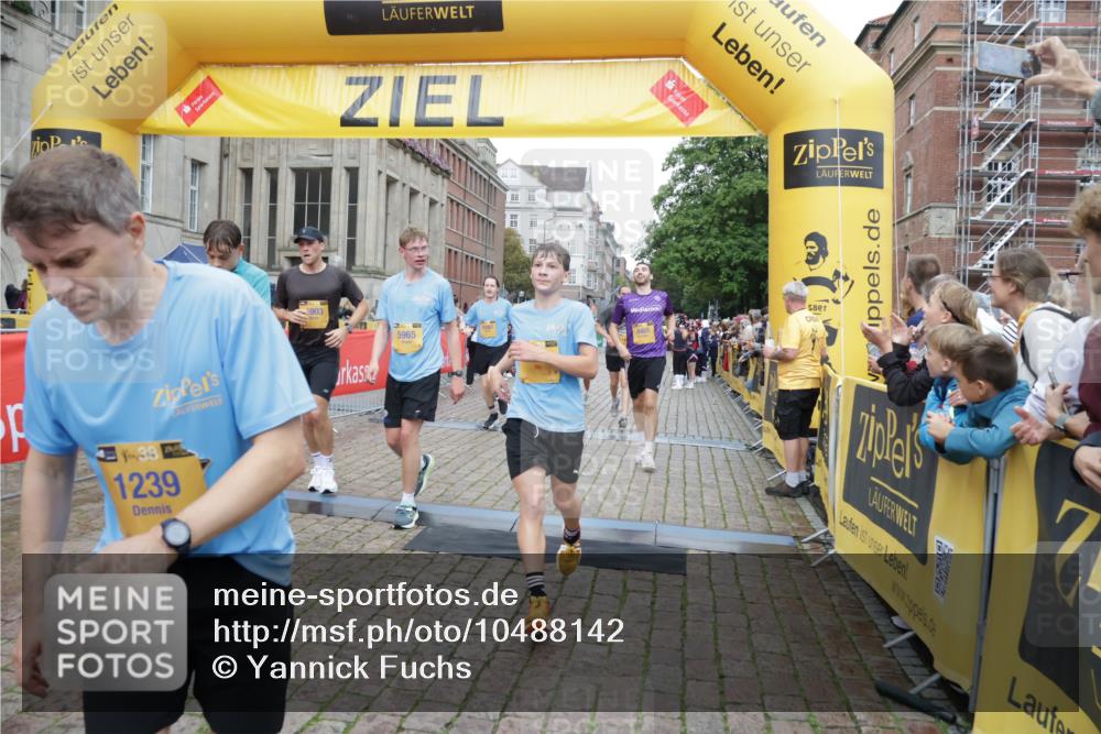 13.09.2026 - Kiel Lauf Yannick Fuchs http://msf.ph/oto/10488142 13.09.2026 10:32:43 Ziel 342, 870, 875, 1393, 1612, 1801, 4393, 4963, 5721, 6337, 7471, 7650, 8033, 8621, 8683, 9123, 10338, 11597, 12353, 12728, 524, 2716, 3170, 3353, 3570, 3923, 4079, 4236, 4349, 4512, 6435, 7790, 8376, 8465, 8489, 8878, 10087, 10981, 11299, 11319, 11416, 11451, 11612, 12071, 12367, 12761, 32, 1467, 3327, 9222, 9879, 153, 520, 1239, 2716, 2990, 4903, 5965, 8465, 10087, 10981, 11416, 11722, 11927, 11975, 12127 meine-sportfotos.de
