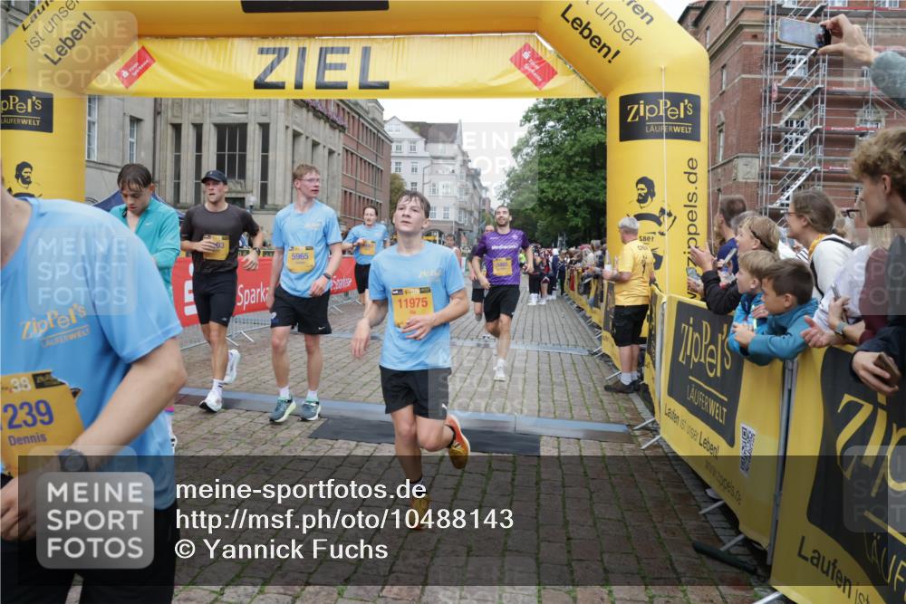 13.09.2026 - Kiel Lauf Yannick Fuchs http://msf.ph/oto/10488143 13.09.2026 10:32:44 Ziel 342, 870, 875, 1393, 1612, 1801, 4393, 4963, 5721, 6337, 7471, 7650, 8033, 8621, 8683, 9123, 10338, 11597, 12353, 12728, 524, 2716, 3170, 3353, 3570, 3923, 4079, 4236, 4349, 4512, 6435, 7790, 8033, 8376, 8489, 8878, 9123, 10087, 10981, 11299, 11319, 11416, 11451, 11612, 12071, 12367, 12761, 32, 1467, 3327, 9222, 9879, 153, 520, 1239, 2716, 2990, 4903, 5965, 8465, 8489, 10087, 10981, 11416, 11722, 11927, 11975, 12127 meine-sportfotos.de