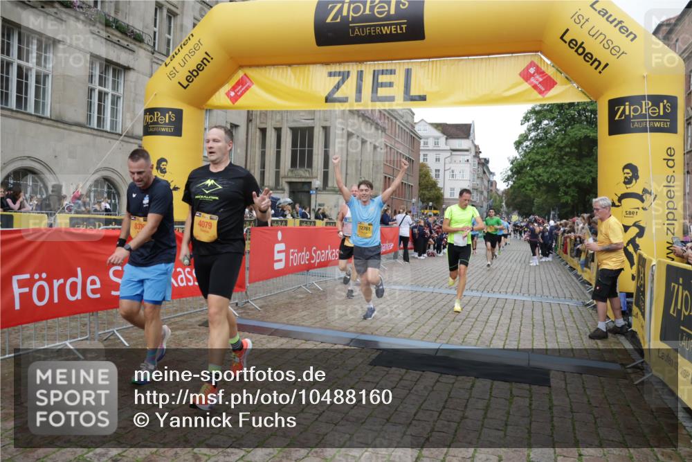 13.09.2026 - Kiel Lauf Yannick Fuchs http://msf.ph/oto/10488160 13.09.2026 10:32:53 Ziel 32, 342, 1467, 3327, 4393, 4963, 6337, 7471, 7650, 9222, 9879, 10338, 11597, 12728, 524, 870, 875, 1393, 1612, 1801, 3170, 3923, 4236, 4349, 4512, 5721, 6435, 7790, 8033, 8621, 8683, 8878, 9123, 11299, 11319, 11451, 11612, 12071, 12353, 12367, 12761, 1327, 3997, 6988, 7030, 8280, 10181, 10552, 10773, 524, 2716, 3353, 3570, 4079, 7790, 8376, 8489, 12761 meine-sportfotos.de
