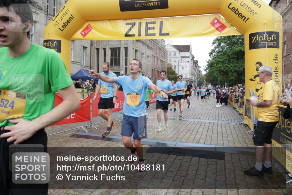 13.09.2026 - Kiel Lauf Yannick Fuchs http://msf.ph/oto/10488181 13.09.2026 10:32:59 Ziel 32, 1467, 3327, 9222, 9879, 342, 870, 875, 1393, 1612, 1801, 3170, 4236, 4349, 4393, 4512, 4963, 5721, 6337, 6435, 7471, 7650, 8033, 8621, 8683, 9123, 10338, 11299, 11319, 11597, 12071, 12353, 12367, 12728, 864, 1327, 1525, 2824, 3991, 3997, 4929, 5197, 5274, 5907, 6537, 6988, 7030, 7709, 8280, 9411, 9891, 9975, 10181, 10448, 10552, 10773, 11754, 12277, 12339, 524, 3923, 4079, 4349, 6435, 7790, 8878, 11451, 11612, 12367, 12761 meine-sportfotos.de