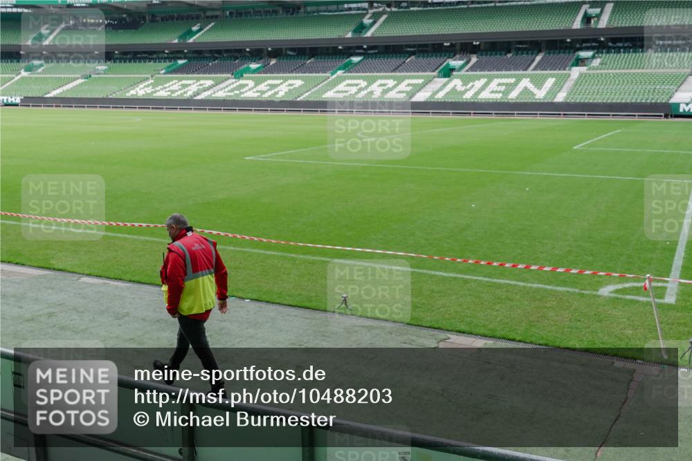 13.09.2026 - 21. swb-Marathon Bremen Michael Burmester http://msf.ph/oto/10488203 13.09.2026 10:14:00 Laufen im Stadion  meine-sportfotos.de