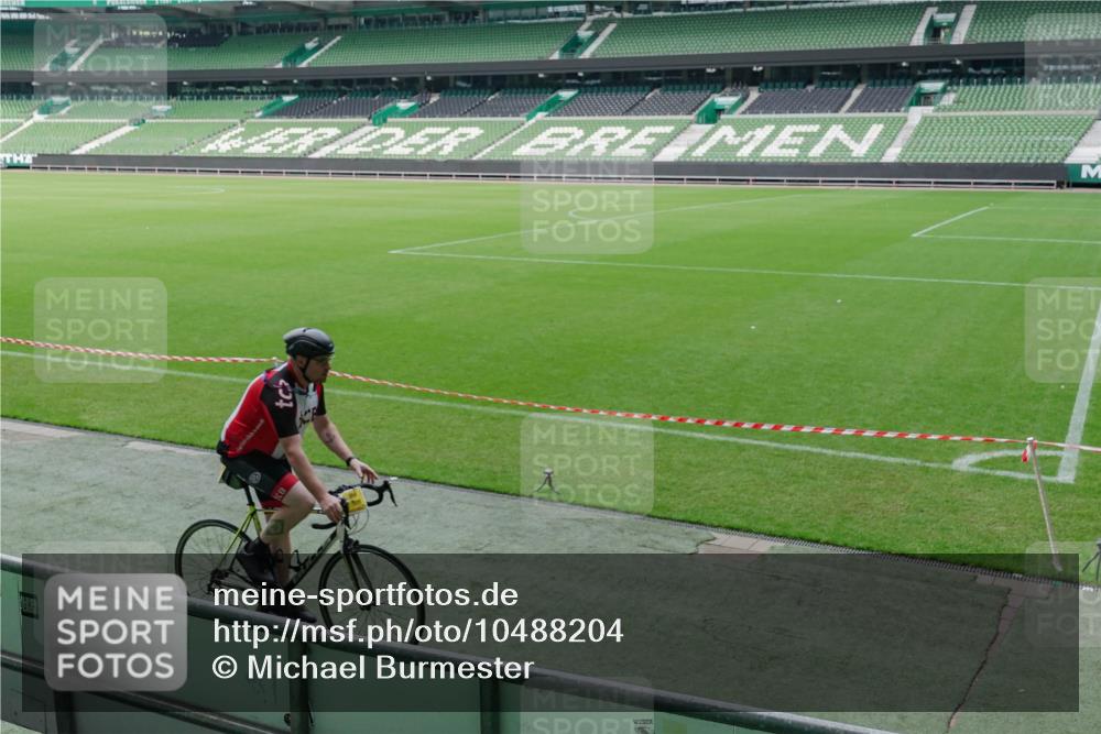 13.09.2026 - 21. swb-Marathon Bremen Michael Burmester http://msf.ph/oto/10488204 13.09.2026 10:14:31 Laufen im Stadion 13525 meine-sportfotos.de