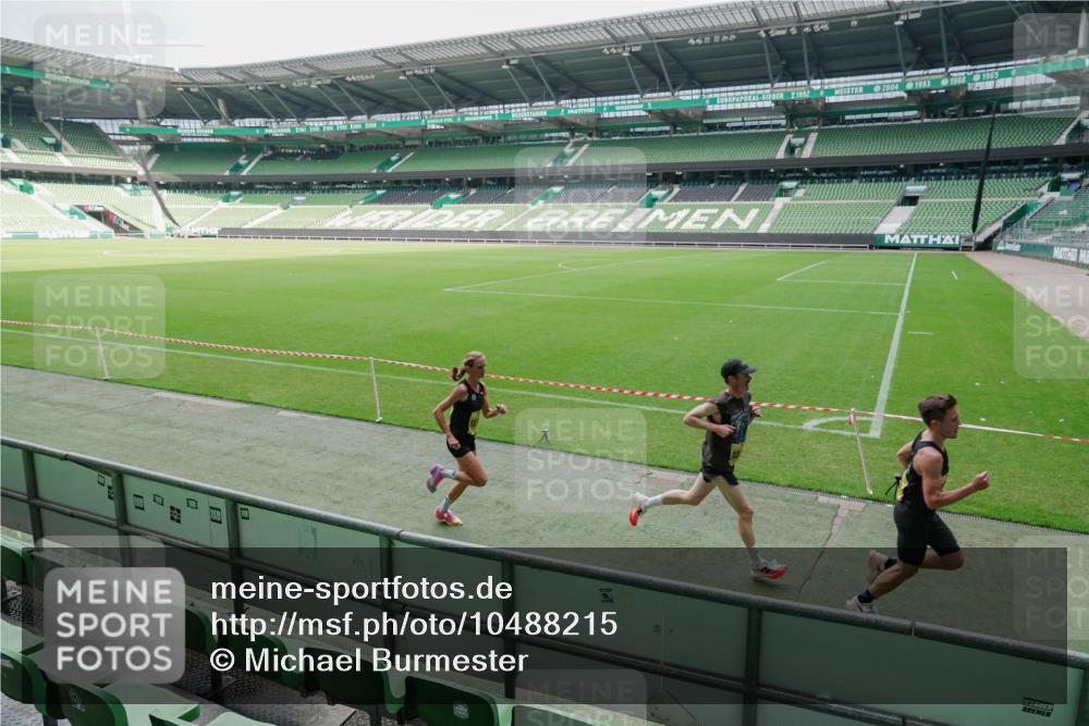 13.09.2026 - 21. swb-Marathon Bremen Michael Burmester http://msf.ph/oto/10488215 13.09.2026 10:15:48 Laufen im Stadion 10597, 12272, 13501, 13515, 13525, 13547, 13567, 13627, 13635 meine-sportfotos.de