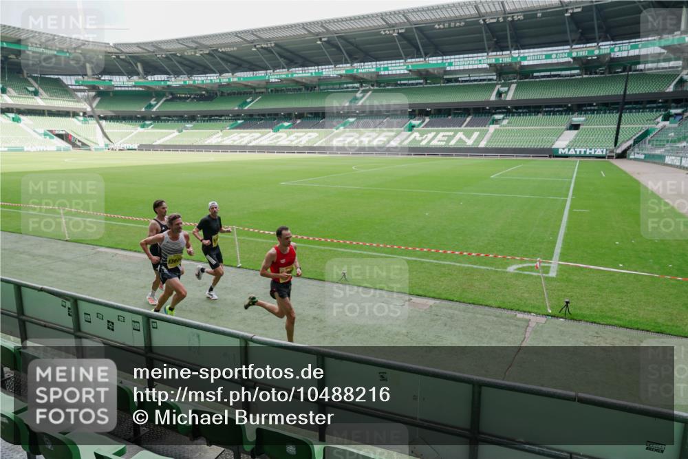 13.09.2026 - 21. swb-Marathon Bremen Michael Burmester http://msf.ph/oto/10488216 13.09.2026 10:15:50 Laufen im Stadion 10597, 12272, 13501, 13515, 13525, 13547, 13567, 13627, 13635 meine-sportfotos.de