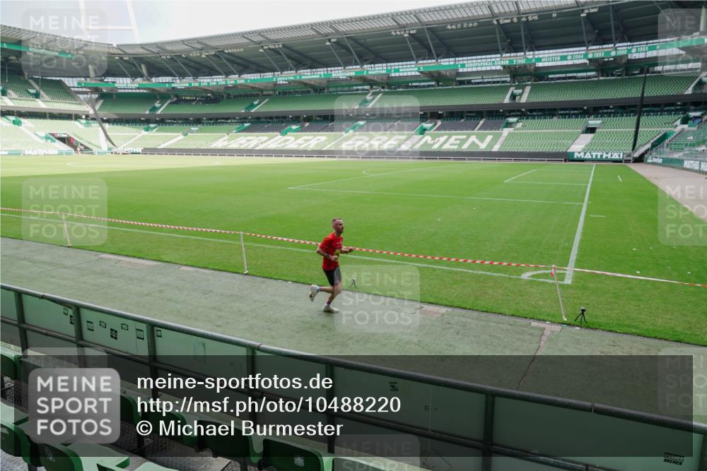 13.09.2026 - 21. swb-Marathon Bremen Michael Burmester http://msf.ph/oto/10488220 13.09.2026 10:16:08 Laufen im Stadion 10597, 12272, 13501, 13515, 13517, 13525, 13542, 13547, 13567, 13623, 13627, 13635 meine-sportfotos.de