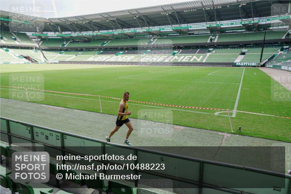 13.09.2026 - 21. swb-Marathon Bremen Michael Burmester http://msf.ph/oto/10488223 13.09.2026 10:16:12 Laufen im Stadion 10597, 12272, 13501, 13515, 13517, 13525, 13542, 13547, 13567, 13623, 13627, 13635 meine-sportfotos.de