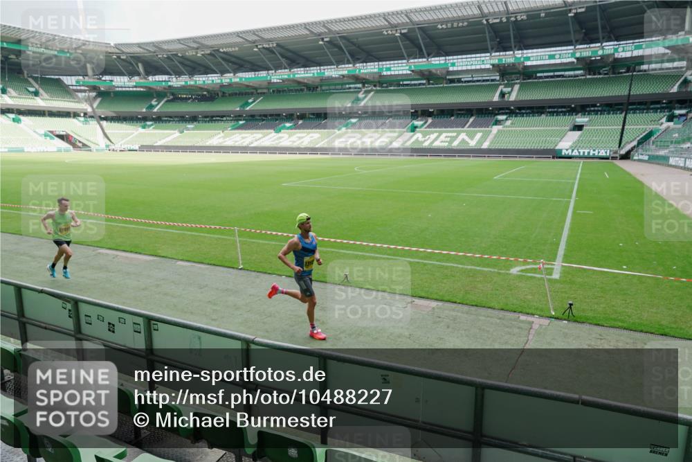 13.09.2026 - 21. swb-Marathon Bremen Michael Burmester http://msf.ph/oto/10488227 13.09.2026 10:16:43 Laufen im Stadion 10597, 12272, 13501, 13510, 13515, 13517, 13522, 13542, 13547, 13567, 13569, 13576, 13579, 13623, 13627, 13635 meine-sportfotos.de