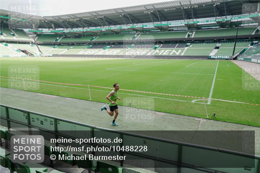 13.09.2026 - 21. swb-Marathon Bremen Michael Burmester http://msf.ph/oto/10488228 13.09.2026 10:16:44 Laufen im Stadion 10597, 12272, 13501, 13510, 13515, 13517, 13522, 13542, 13547, 13561, 13567, 13569, 13576, 13579, 13623, 13627, 13635 meine-sportfotos.de