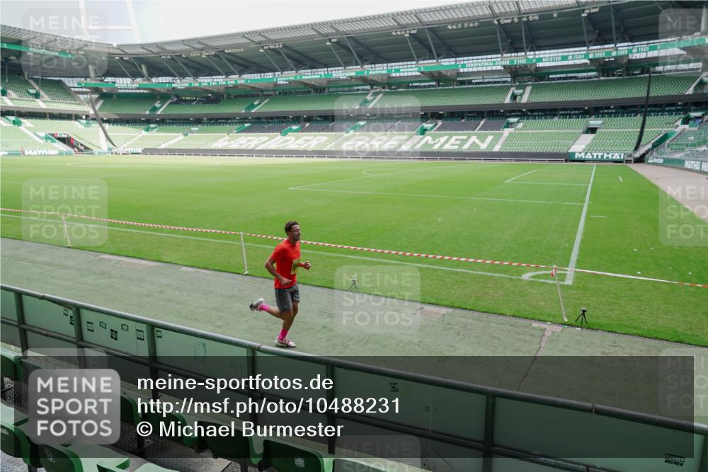 13.09.2026 - 21. swb-Marathon Bremen Michael Burmester http://msf.ph/oto/10488231 13.09.2026 10:17:04 Laufen im Stadion 10597, 12272, 12458, 13501, 13504, 13510, 13515, 13517, 13522, 13542, 13547, 13561, 13567, 13569, 13576, 13579, 13603, 13604, 13623, 13635 meine-sportfotos.de
